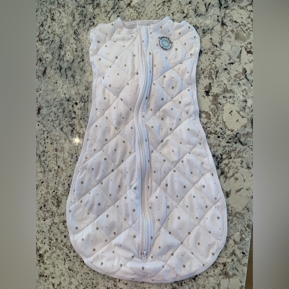 Weighted Dreamland Baby Sleep Swaddle. Used good condition. Size small 0-6m